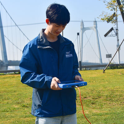 PQWT TC150 Detettore di acque sotterranee con schermo tattile da 150 m di profondità e tripla frequenza per il rilevamento geofisico delle acque